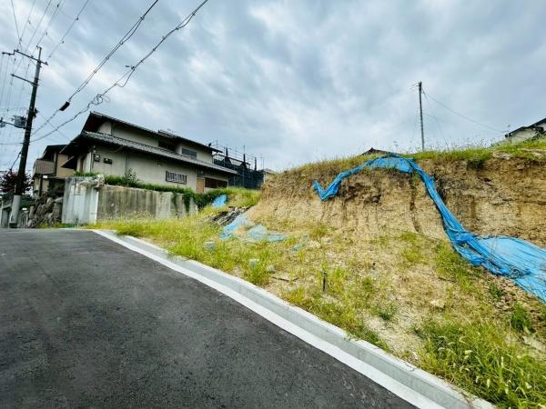 茨木市北春日丘1丁目の土地(前面道路含む現地写真)