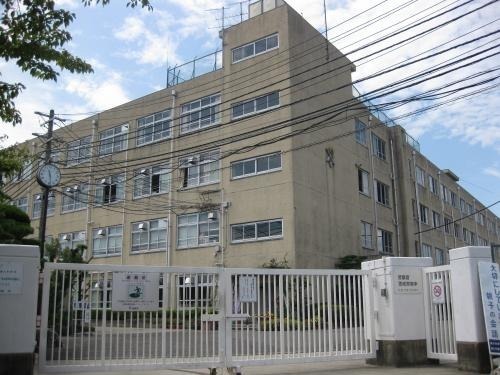 高槻市安岡寺町4丁目　新築戸建　1号棟(高槻市立第九中学校)