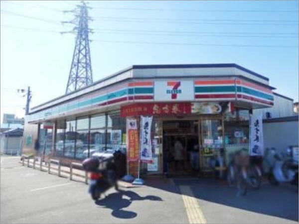 メイツ高槻(セブンイレブン高槻郡家新町店)