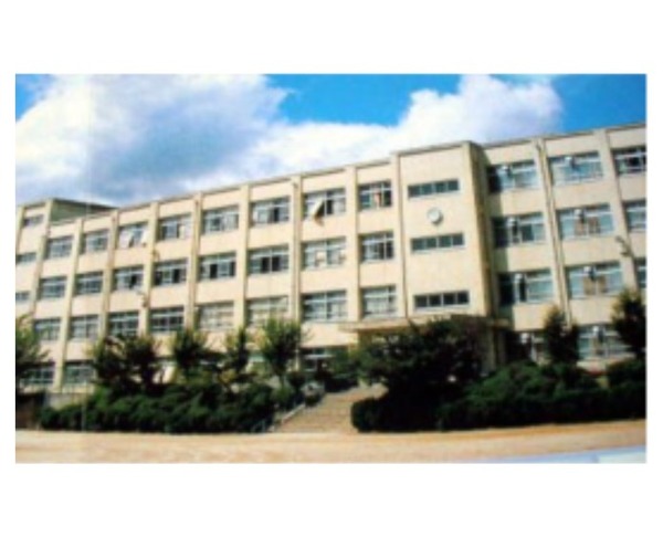 高槻市日吉台七番町　新築戸建(高槻市立日吉台小学校)