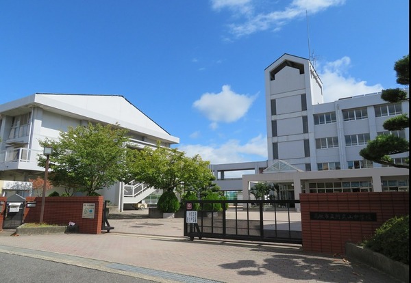 高槻塚原台ハイツ５号棟(高槻市立阿武山中学校)