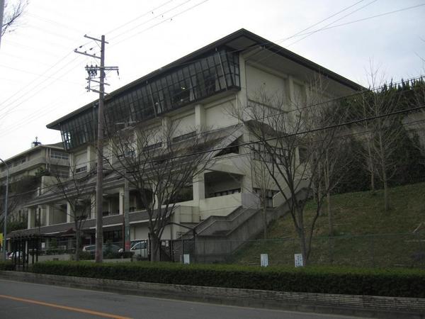 高槻市日吉台二番町　新築戸建　3号地(高槻市立北日吉台小学校)
