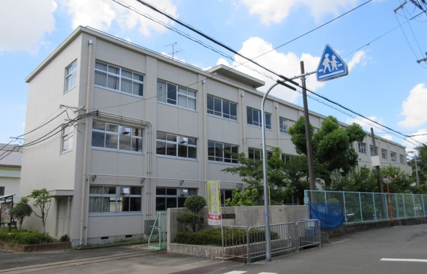 高槻市別所本町　新築戸建　2号地(高槻市立第八中学校)