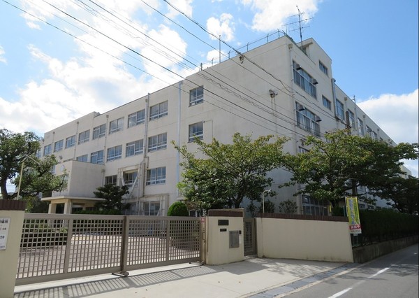 サンヴェール高槻３号棟(高槻市立土室小学校)