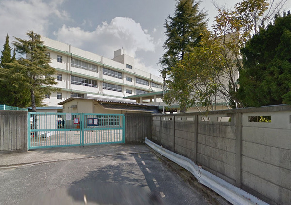 陽和台第3住宅15号棟(茨木市立山手台小学校)