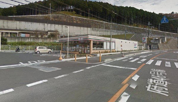 陽和台第3住宅15号棟(セブンイレブン茨木桑原店)