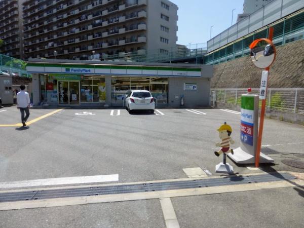 朝日プラザ千里北Ｄ棟(ファミリーマート茨木美穂ヶ丘店)