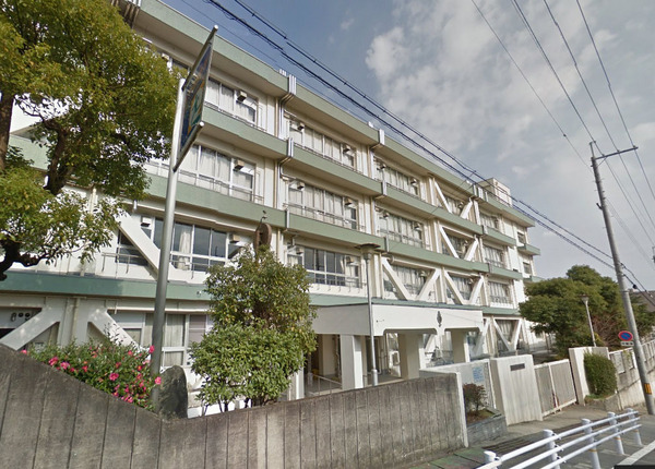 茨木市春日１丁目の中古一戸建て(茨木市立西中学校)