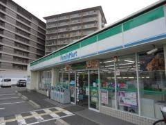 プラウドシティ茨木(ファミリーマート茨木大池一丁目店)