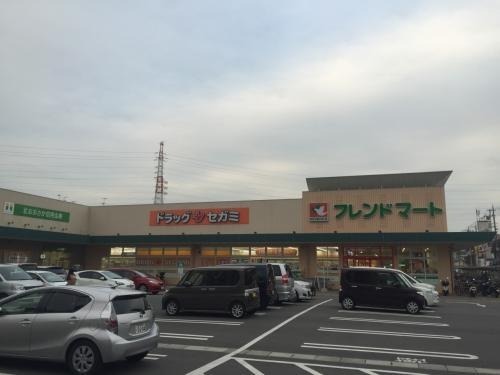 白川高層住宅3号棟(フレンドマート高槻川添店)