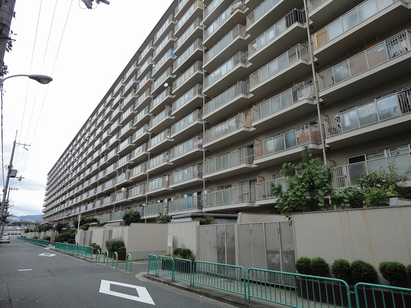 ローレルハイツ茨木１号棟