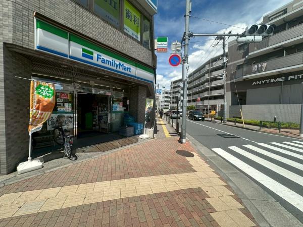 豊玉チェリーB棟(ファミリーマート新江古田駅前店)