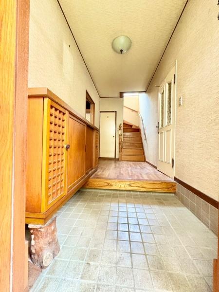 練馬区大泉学園町3丁目の中古一戸建て(玄関)