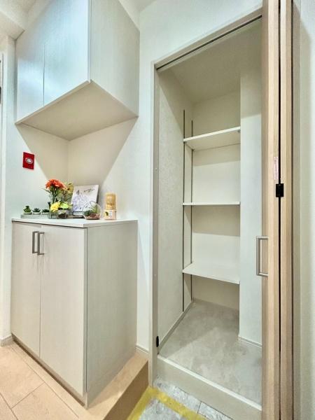 日商岩井第2方南町マンション(玄関)