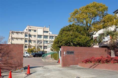武庫マンション(西宮市立段上西小学校)