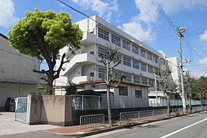 甲子園センチュリーマンション(西宮市立鳴尾中学校)