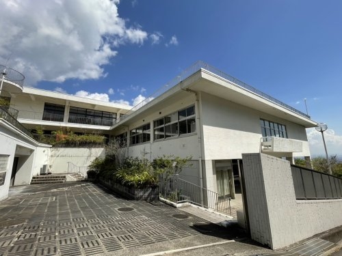 コボリマンション夙川老松台A棟(芦屋大学図書館)