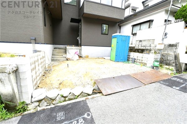 西宮市苦楽園四番町新築一戸建て(駐車場)