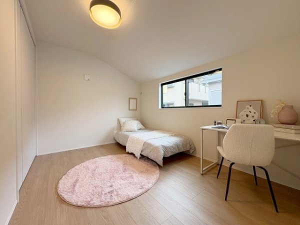 宝塚市宝松苑新築一戸建て(洋室)