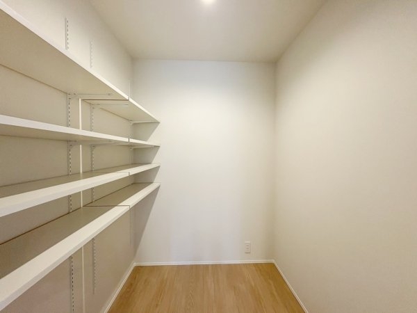 宝塚市宝松苑新築一戸建て(収納)