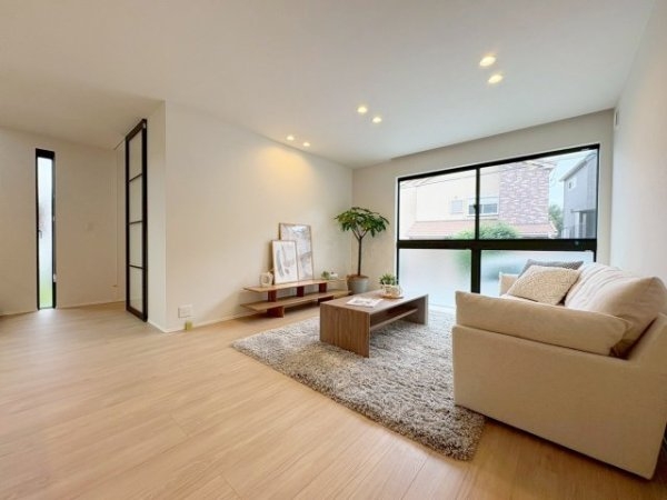 宝塚市宝松苑新築一戸建て(リビング)