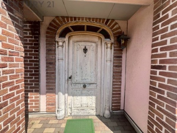 西宮市甲子園六石町の中古一戸建て