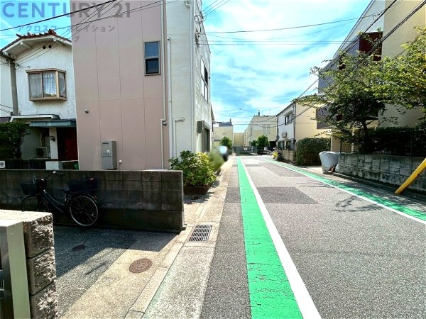 西宮市鳴尾町5丁目の中古一戸建て(前面道路含む現地写真)