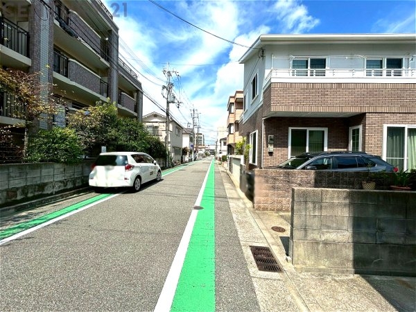 西宮市鳴尾町5丁目の中古一戸建て(前面道路含む現地写真)