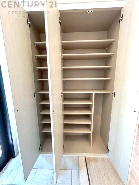 西宮市深谷町の中古一戸建て(収納)