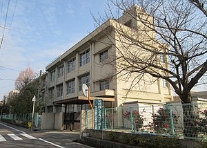 西宮市中前田町の土地(西宮市立安井小学校)