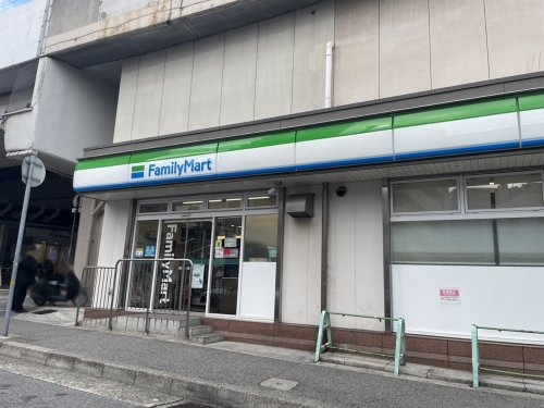 第1サン六甲道ハイツ(ファミリーマート六甲道駅前店)