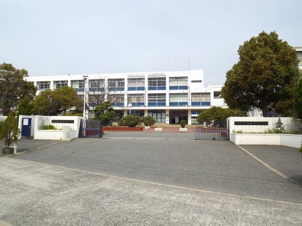 芦屋市涼風町の中古一戸建て(兵庫県立国際高等学校)