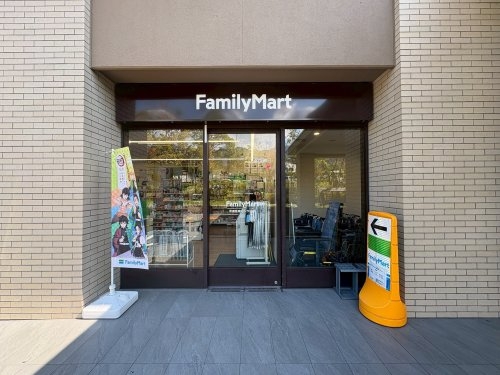 イトーピア御影山手坂山手東館(ファミリーマート甲南医療センター店)