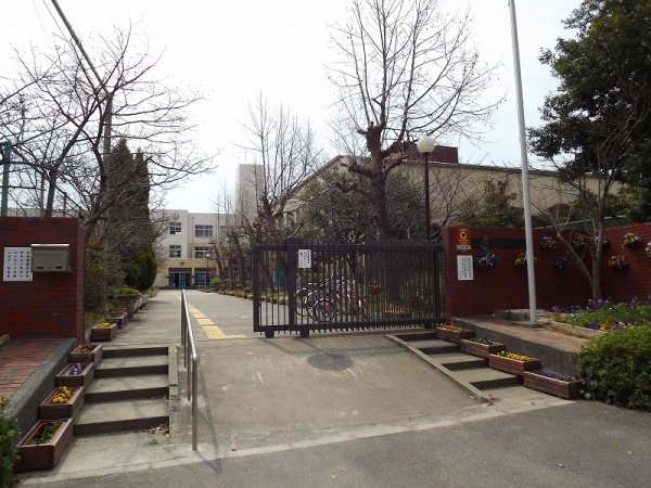 芦屋市涼風町の中古一戸建て(芦屋市立潮見中学校)