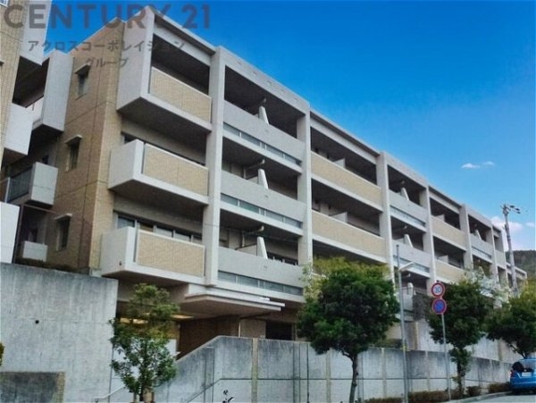 ファミール雲雀丘花屋敷参番館
