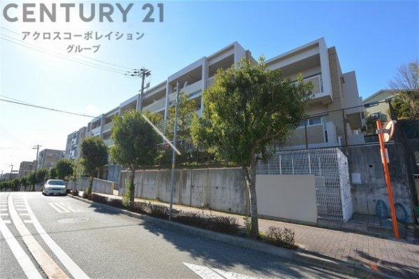 ファミール雲雀丘花屋敷参番館