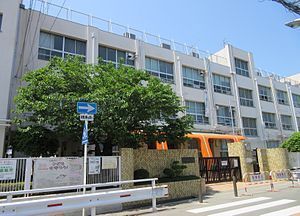 シティハイツ大淀1号棟(大阪市立大淀小学校)