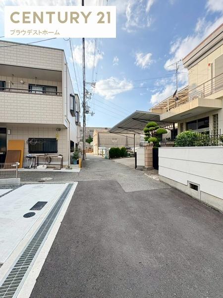 豊中市利倉2丁目の新築一戸建(前面道路含む現地写真)