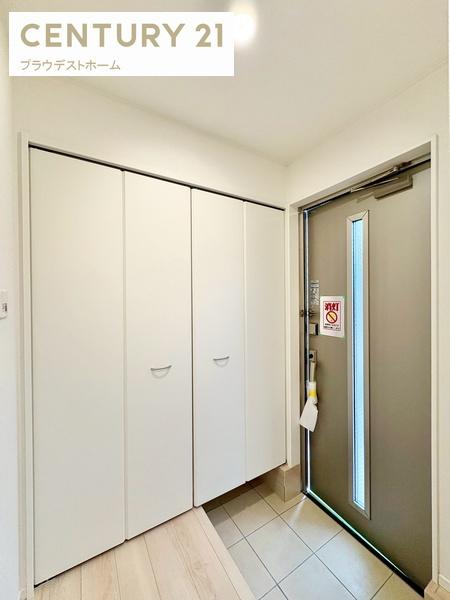 東大阪市布市町1丁目の新築一戸建(玄関)