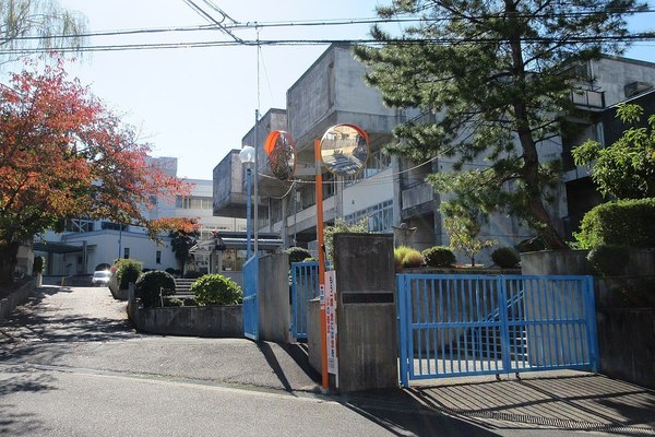 四條畷市岡山4丁目の新築一戸建(四條畷市立忍ケ丘小学校)