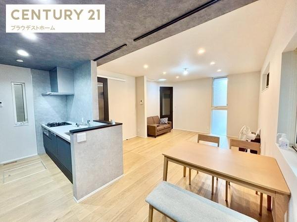 茨木市耳原1丁目の新築一戸建(リビング)