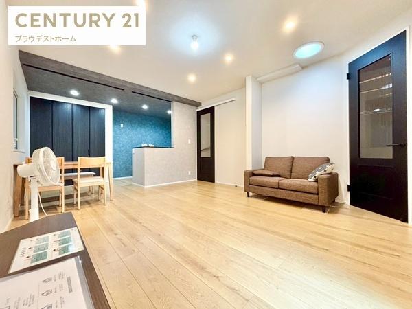 茨木市耳原1丁目の新築一戸建(リビング)