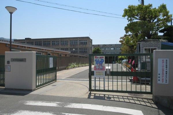 東大阪市六万寺町１丁目の新築一戸建(東大阪市立義務教育学校くすは縄手南校横小路校舎)