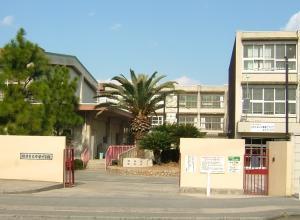 枚方市松丘町の新築一戸建(枚方市立中宮中学校)