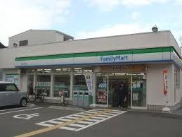 プレステ１５番館鶴見緑地(ファミリーマート鶴見二丁目店)
