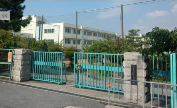枚方市野村北町の新築一戸建(枚方市立津田中学校)
