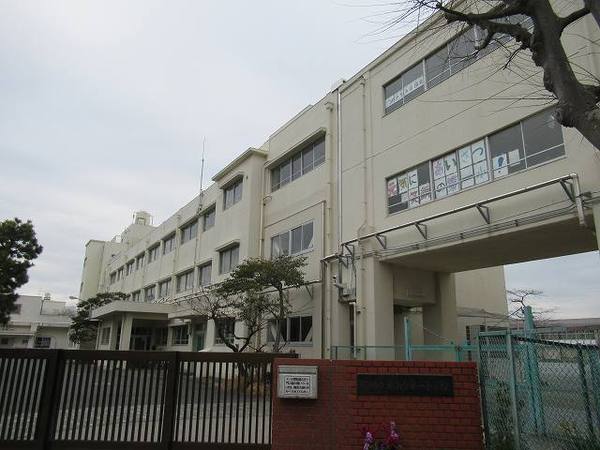 港南台めじろ団地36号棟(横浜市立港南台第一小学校)