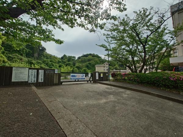 西武郊外マンション湘南鷹取台Q棟(横須賀市立鷹取小学校)