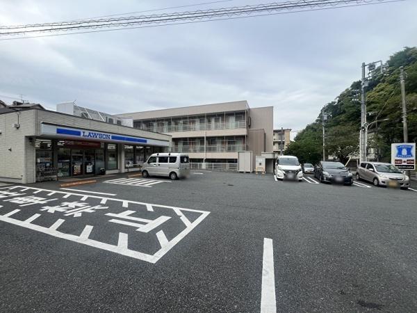 西武郊外マンション湘南鷹取台Q棟(ローソン横須賀鷹取台店)