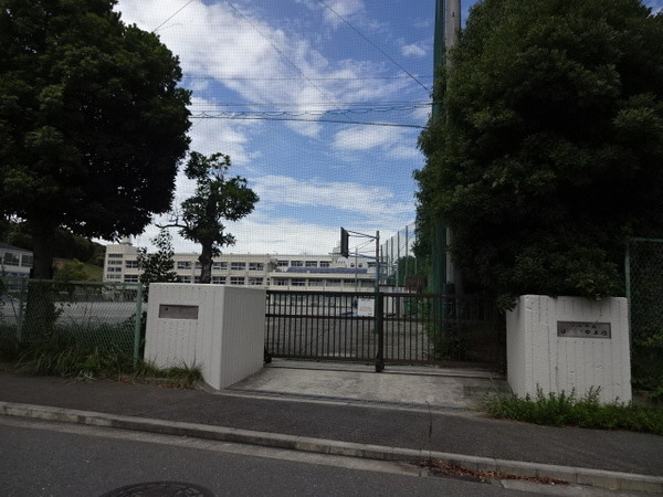 横浜市磯子区磯子７丁目の土地(横浜市立汐見台中学校)